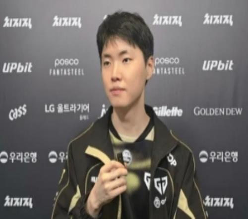 杨世元争议,裁判评议,球队换人决,新葡京,新葡京app,新葡京娱乐,新普京赌场