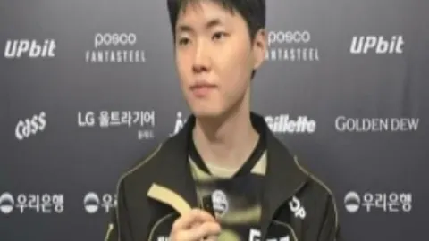 杨世元争议裁判评议：球队换人决定权，裁判不可干预